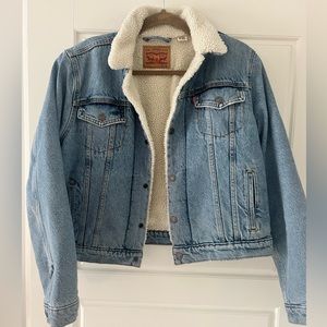 Levi’s womens Sherpa trucker jacket